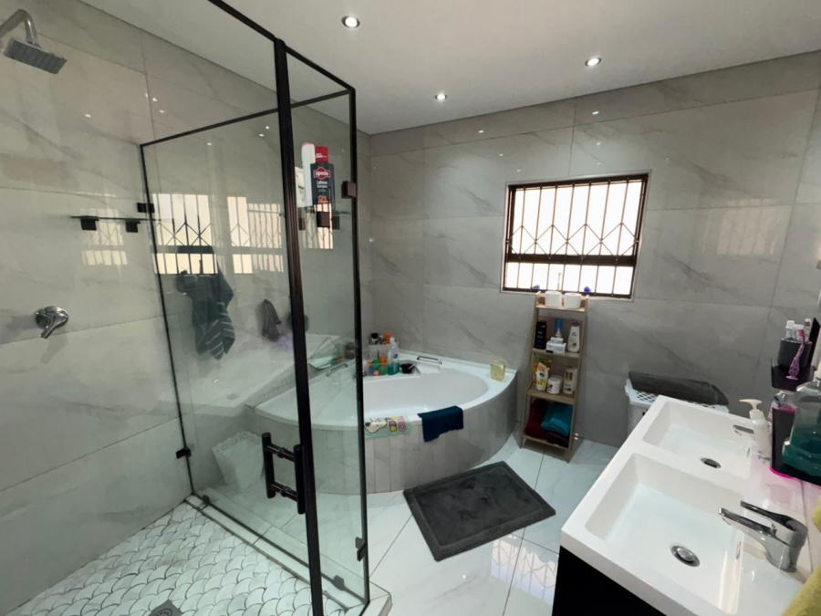 3 Bedroom Property for Sale in Safari Gardens North West